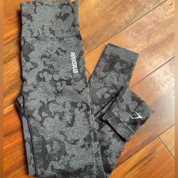 Gymshark Adapt Seamless Black Camo Leggings - Picture 2 of 4